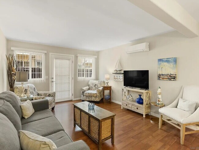 Building Photo - "Charming 1-Bedroom Apartment in San Diego's Vibrant Clairemont Neighborhood!"
