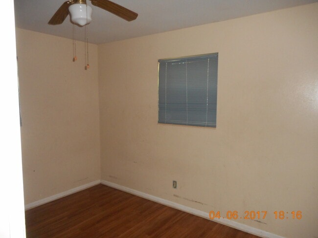Building Photo - 2115 Flipper St