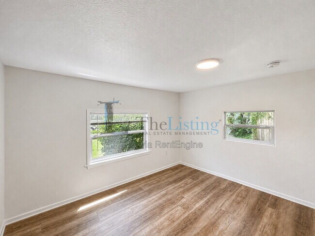 Building Photo - 2310 S Shine Ave