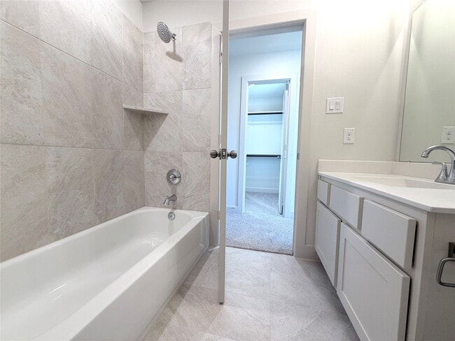 Building Photo - 31174 Riley Hts Dr