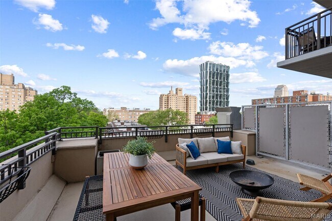 Building Photo - 4909 Laclede Ave