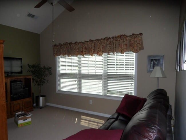 Building Photo - 5040 Hastings Terrace