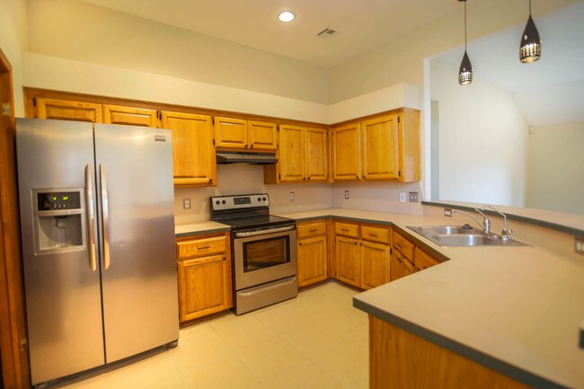 Building Photo - 6000 SE 86th St