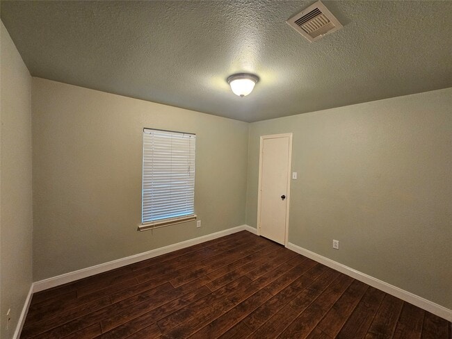 Building Photo - 16211 Noblewood Way