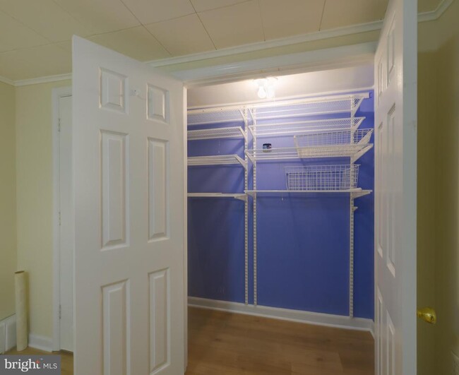 Building Photo - 5717 Chevy Chase Pkwy NW