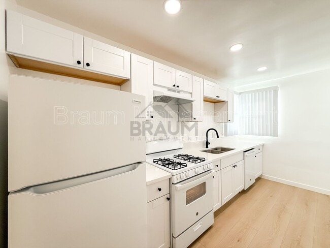 Building Photo - 7333 Woodman Ave