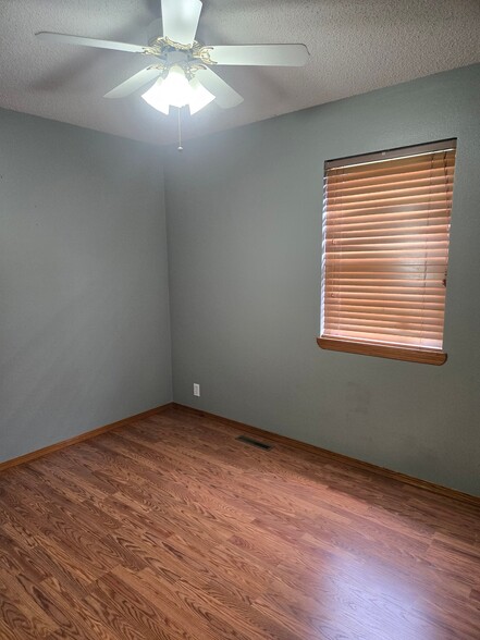 Building Photo - 210 Azalea St