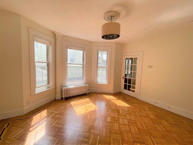 Building Photo - 83 Dexter St