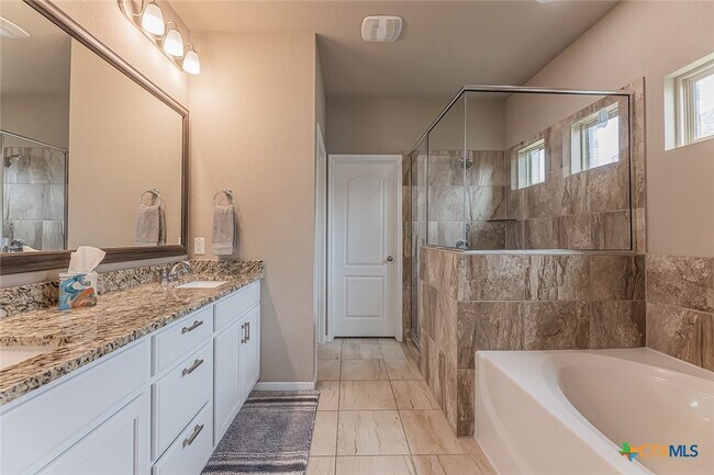 Building Photo - 3212 Trinity Dr