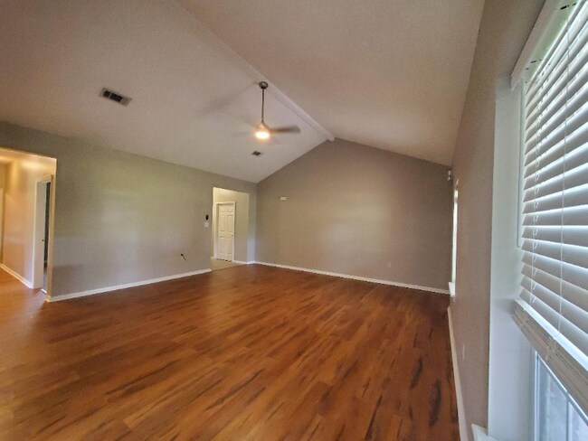 Building Photo - 183 Melody Ln