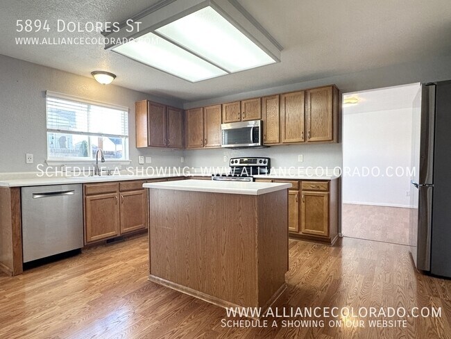 Building Photo - 5894 Dolores St