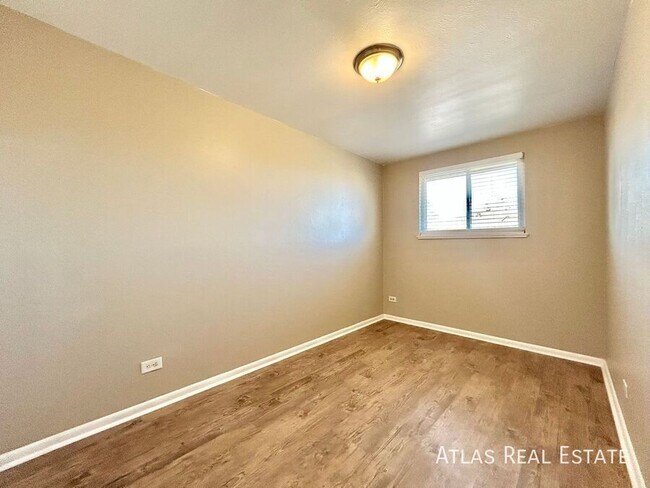 Building Photo - 5395 W 3rd Pl