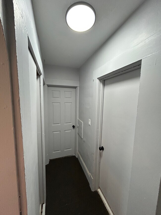 Building Photo - 169 E Avondale Ave