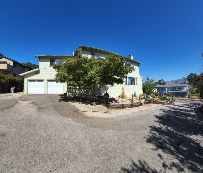 Building Photo - 5 Bedroom 3 Bath close to Poly, hiking and shopping!!