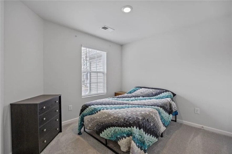 Building Photo - 559 Brasstown Ct