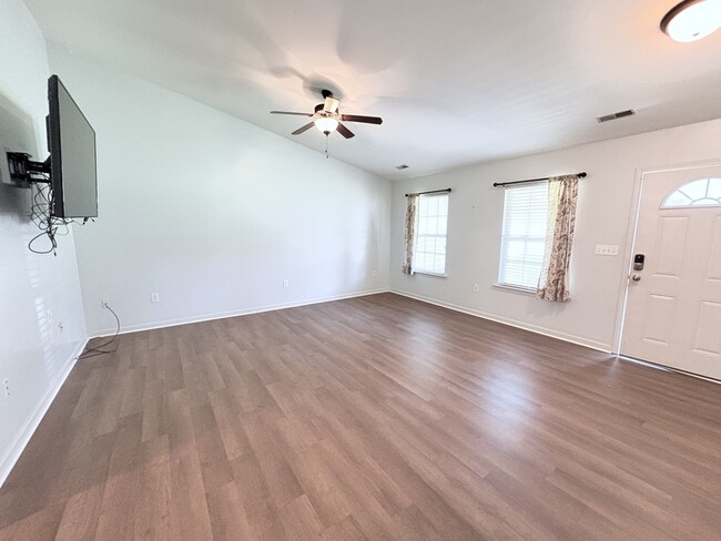 Building Photo - 112 Rose Ln