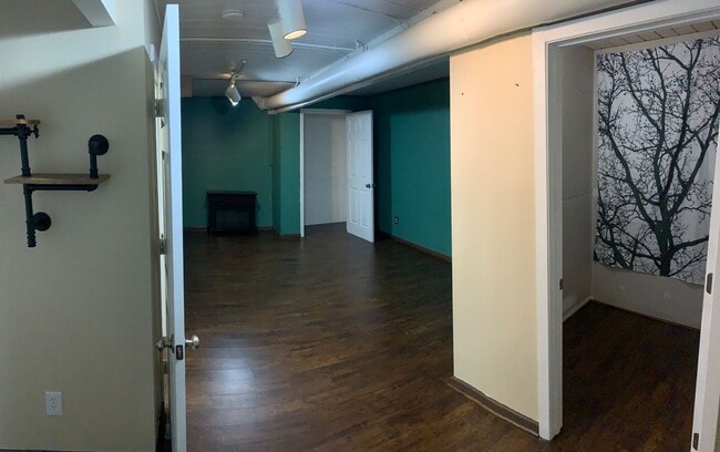 Building Photo - 4 Bedrooms, 2 Bathrooms, Daylight Ranch wi...