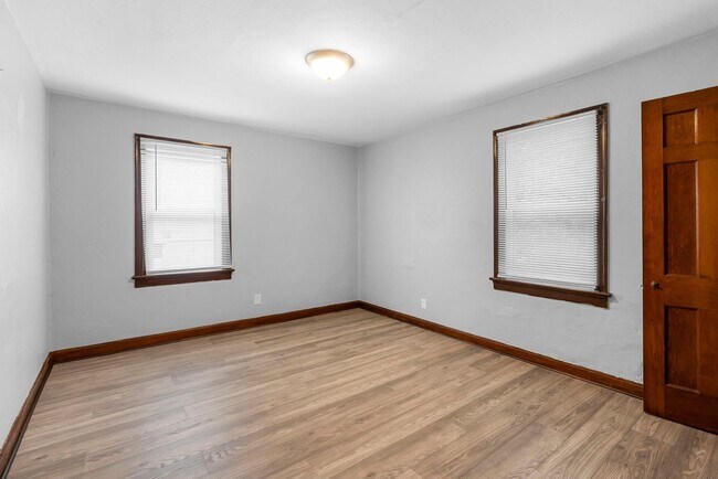 Building Photo - Charming Updated 2 Bed, 1 Bath Ranch – A H...