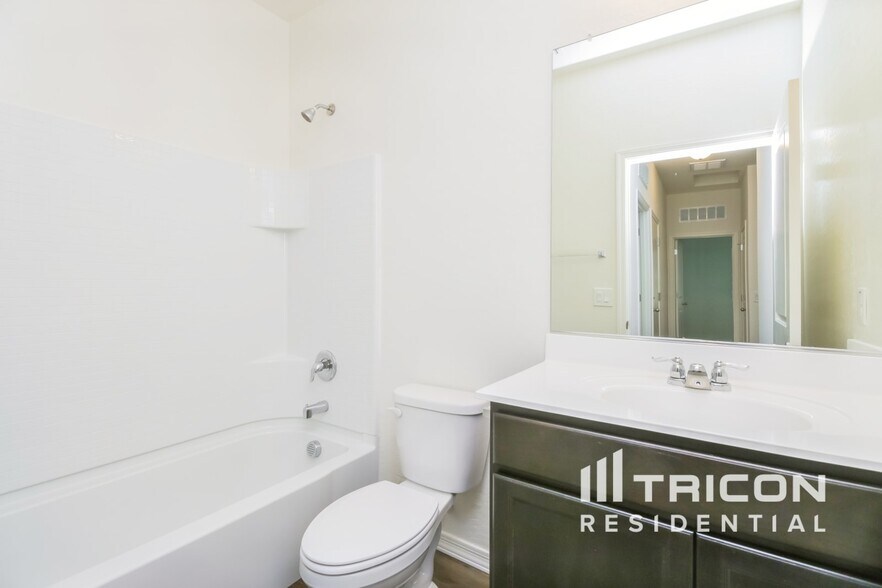 Building Photo - 4578 W Saddlebush Way