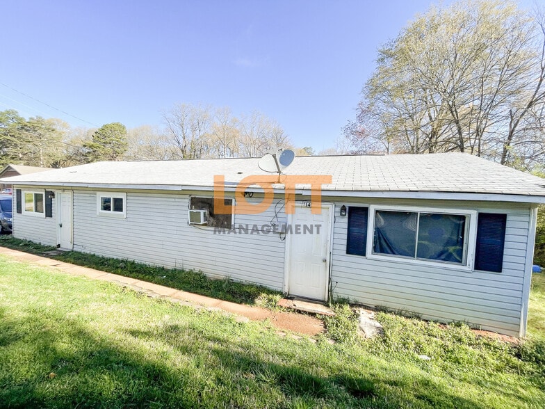 Building Photo - 10 Montis Dr