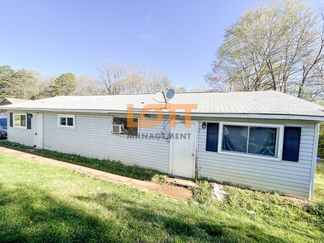 Building Photo - 10 Montis Dr