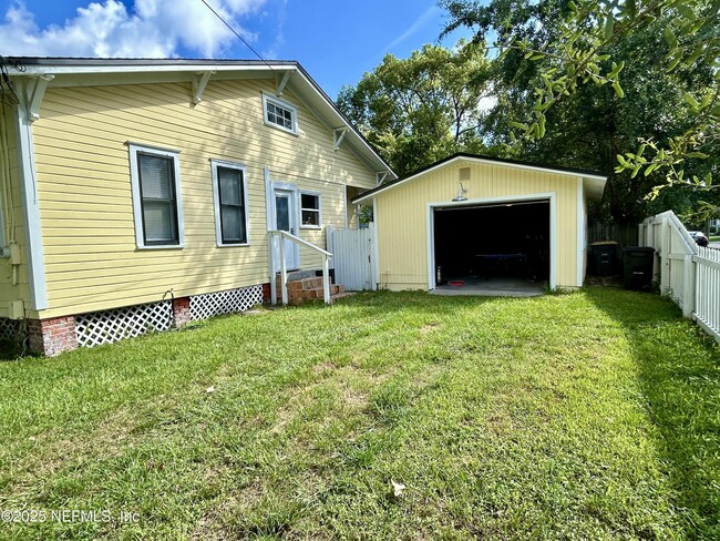 Building Photo - 2866 Sydney St