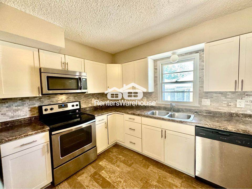 Building Photo - 2731 Bennett Ave