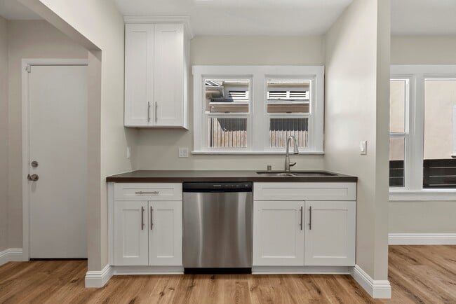 Building Photo - 749 N Wilton Pl