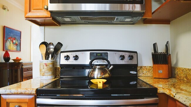 Building Photo - 14 Sanchez Ave