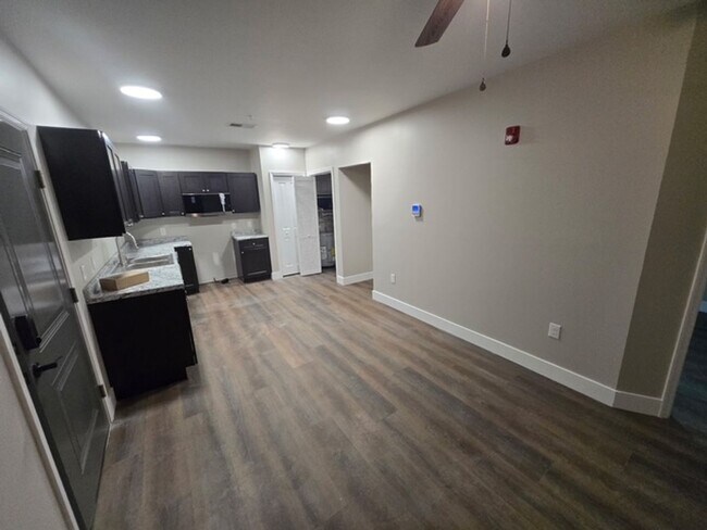 Building Photo - 401 McFarland St