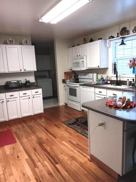 Building Photo - 144 Highview Dr