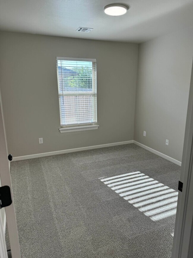 Building Photo - Brand New Duplex For Lease! 650 Juniper!