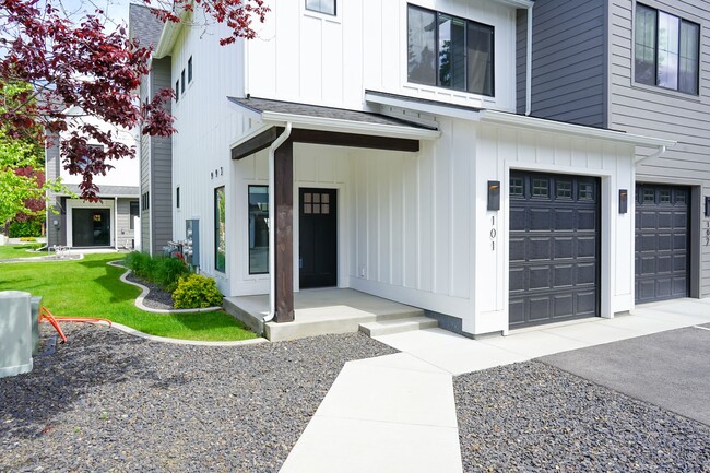 Building Photo - 2148