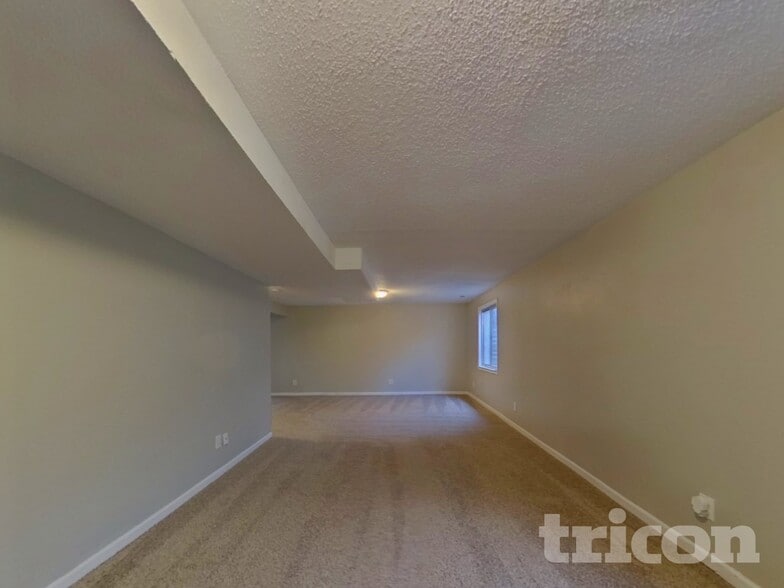 Building Photo - 3025 Richmond Dr