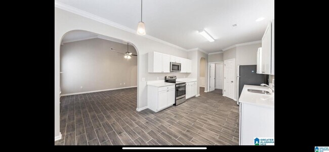 Building Photo - 683 Waterford Ln