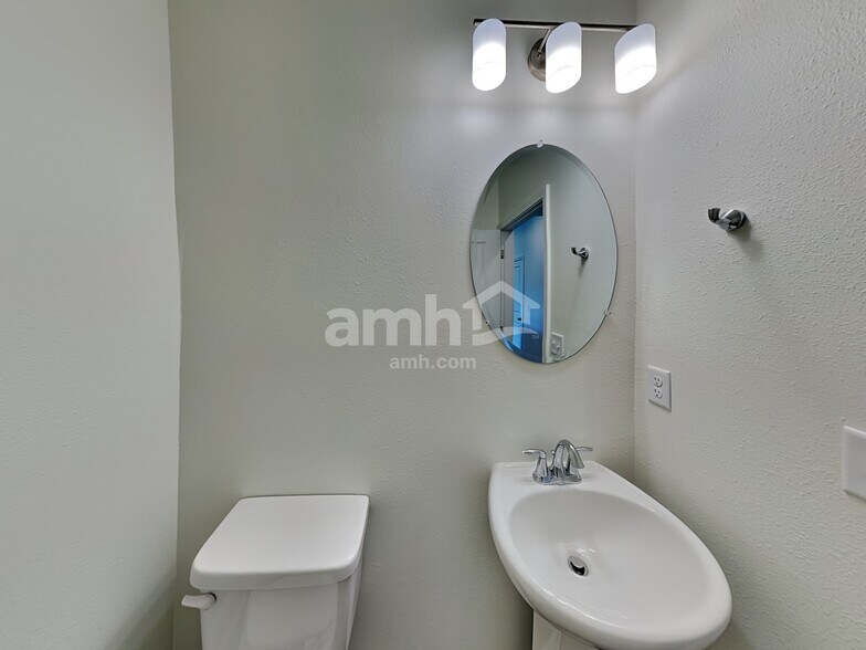 Building Photo - 314 Banyan Frst Dr