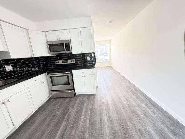 Building Photo - 337 SE 23rd Ave