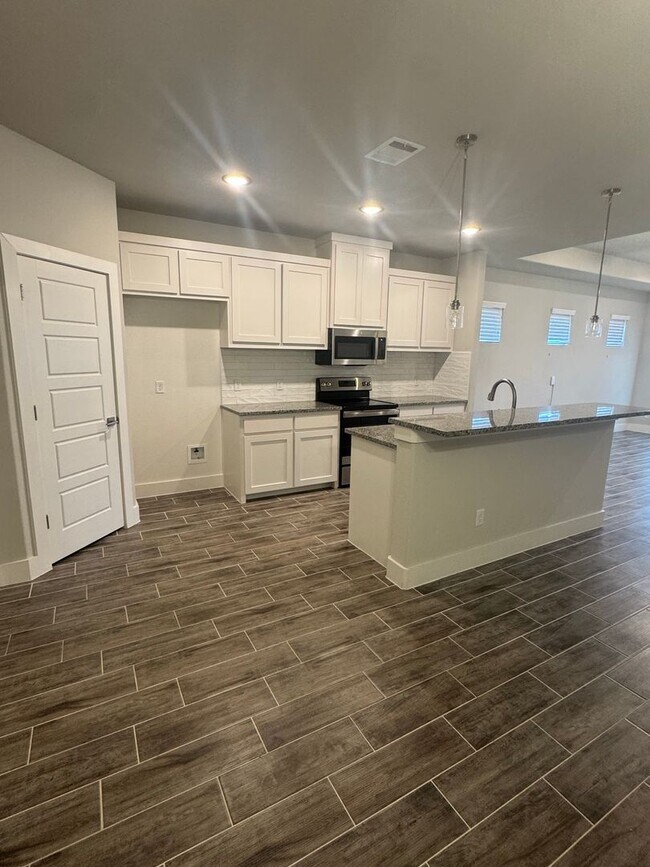 Building Photo - 3/2/2 located in Godley! Move in Specials call to inquire