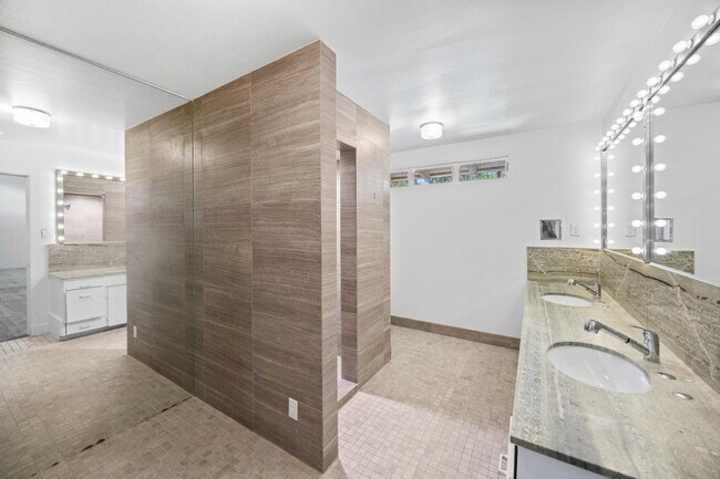 Building Photo - 255 Camino Buena Vista