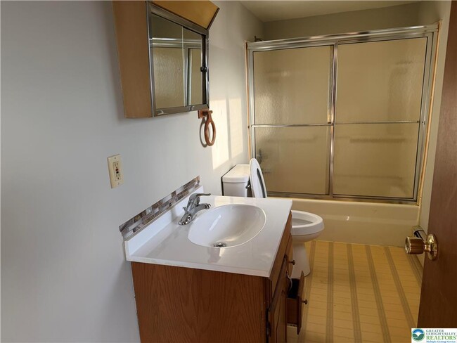 Building Photo - 4453 Main St