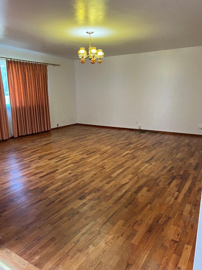 Building Photo - 3019 Eddy St