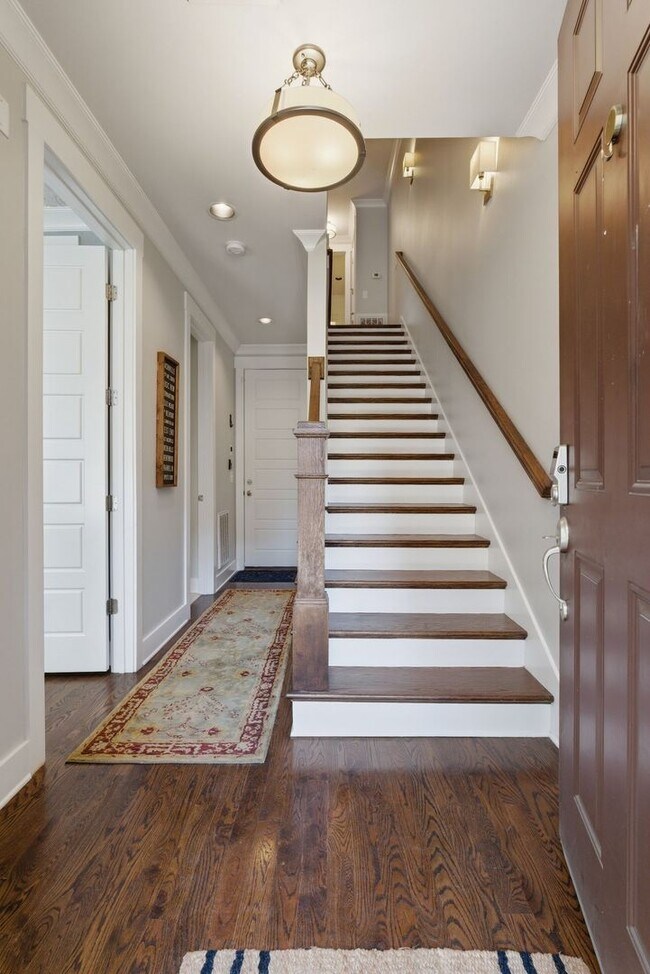 Building Photo - Wedgewood Houston Townhome