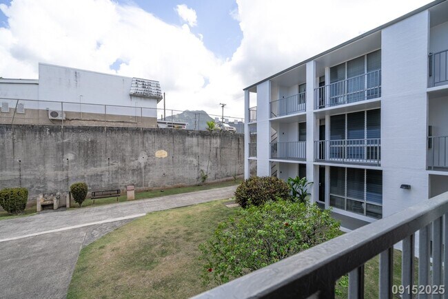 Building Photo - $2,900/mo | 2BR | 1BA | 620 sq. ft. | Move...