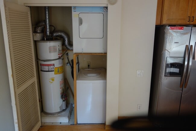 Building Photo - Bright 3-Bed condo with In-Unit Laundry, Pool Access, and Assigned Carport in Fremont