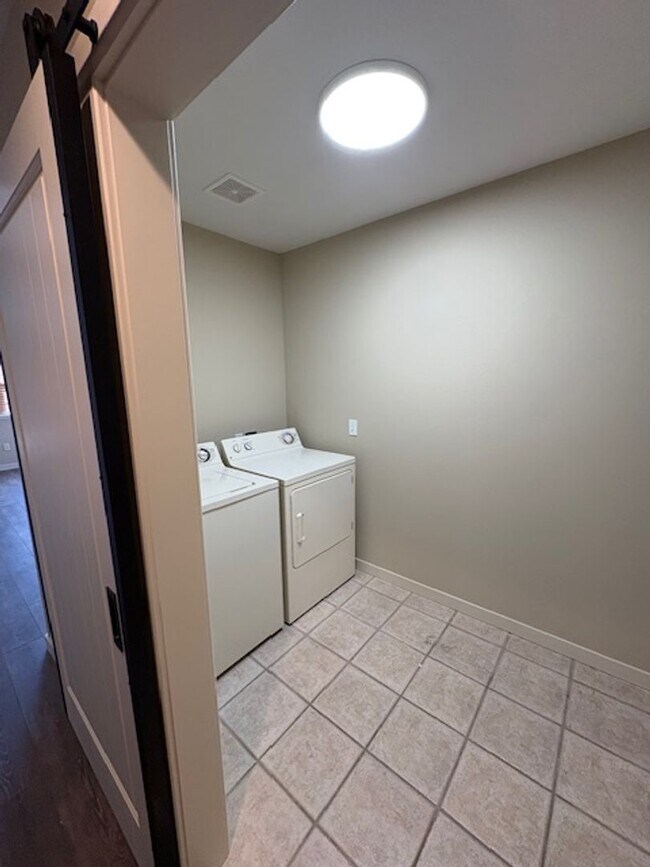 Building Photo - Stunning 3-Bedroom, 2-Bath Home with Lake Views!