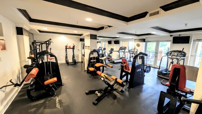 Building Photo - Annual 2/2 condo in luxury building downtown Sarasota!