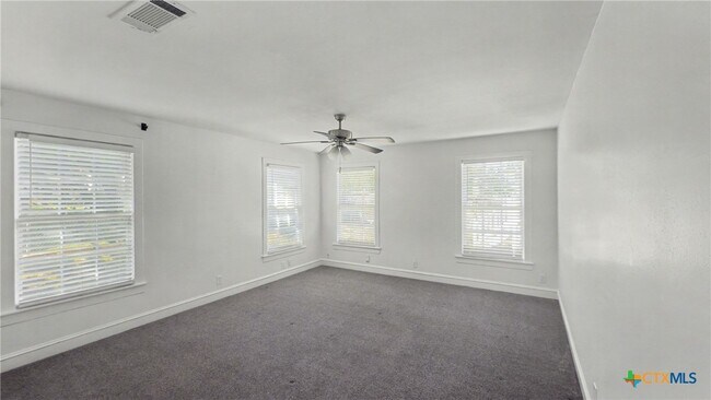 Building Photo - 820 N 5th St