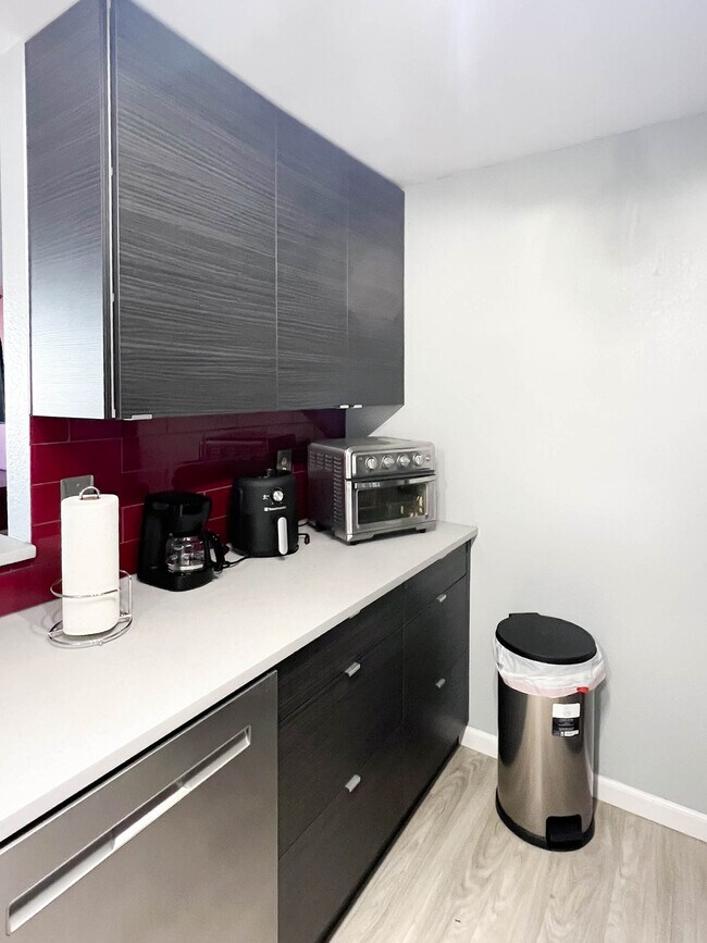 Building Photo - 201 Barrow St