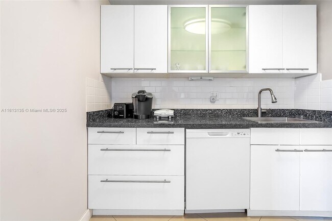 Building Photo - 250 174th St
