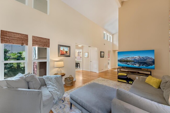 Building Photo - 7921 Ridgeline N